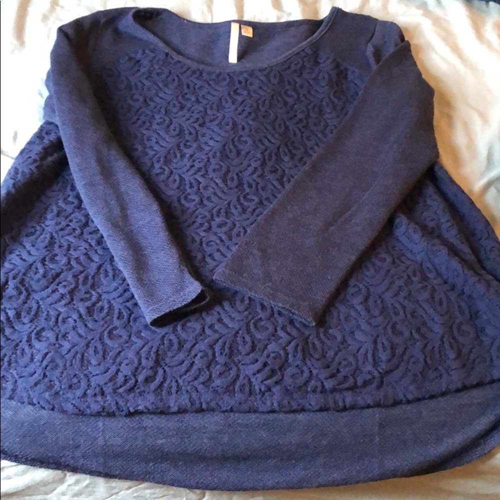 Women’s light weight sweater